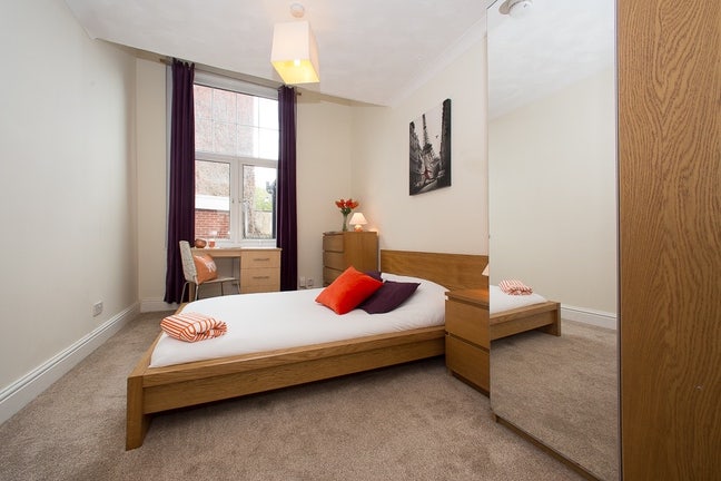 1 Double room available near Headingley/Burley Main Photo