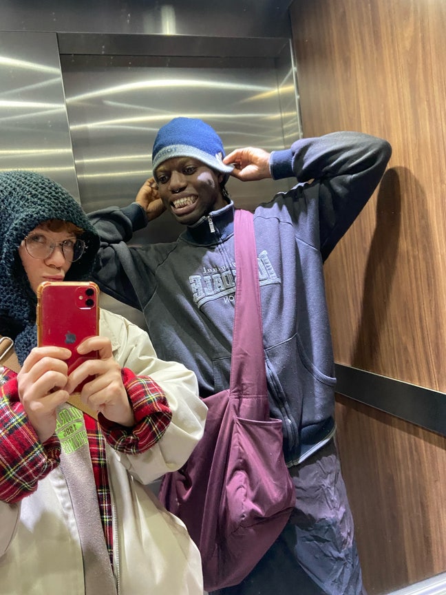 Looking for room in house Main Photo