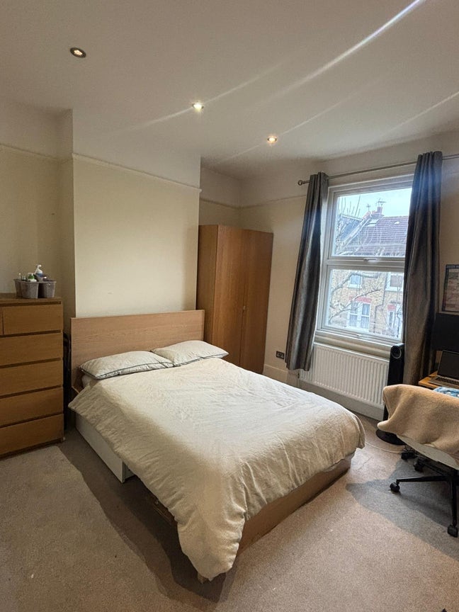 Large Double Bedroom in Tooting Broadway! Main Photo