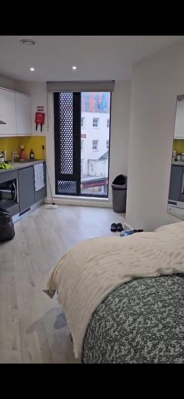 Studio room to let- NG1 Main Photo