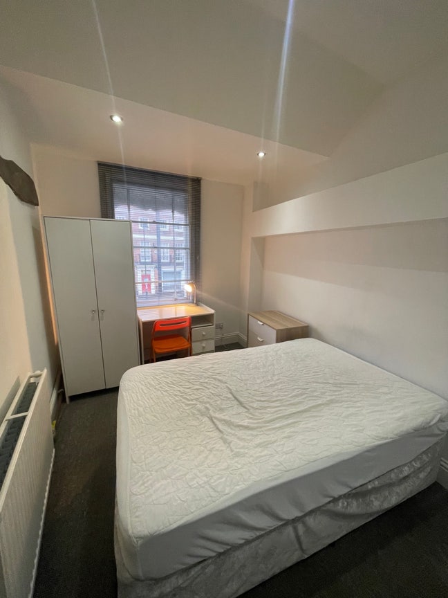 Lovely spacious double room all bills incl!! RG1  Main Photo