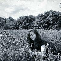 I am a professional female aged 29. I am look... Main Photo