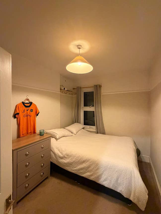 Double room in spacious - Near Barons Court Main Photo