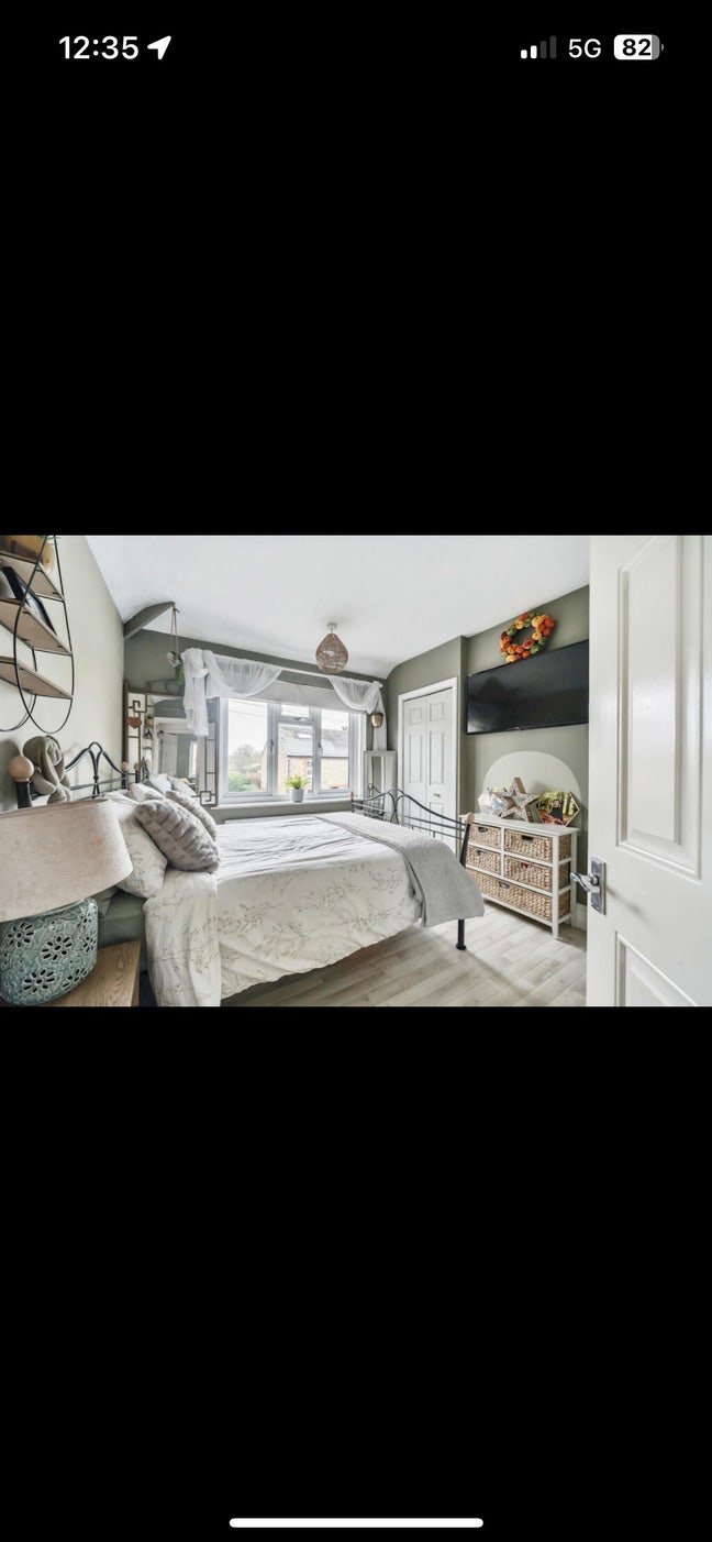 Double bed room with all amenities in Stratton  Main Photo