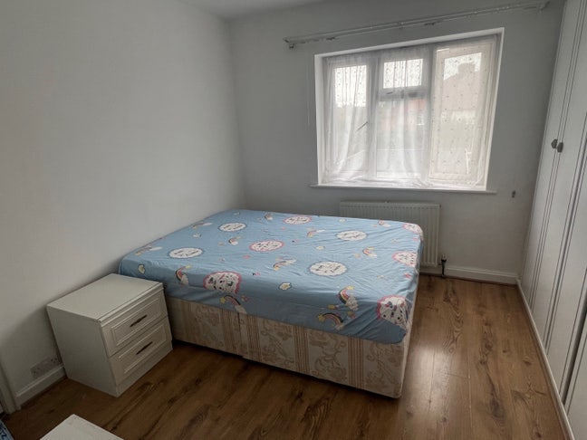 Room to let in Colindale Main Photo