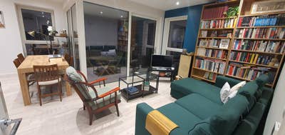 Modern 2 bed flat Hendonwaterside with lake view Main Photo