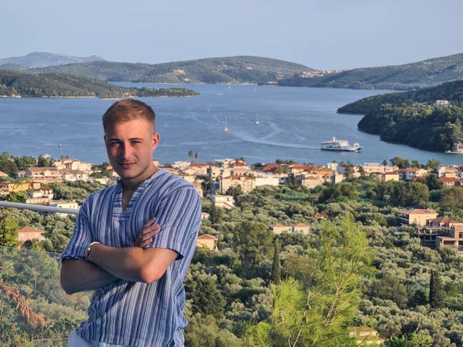 M 23 (Professional) Looking for long-term flat  Main Photo