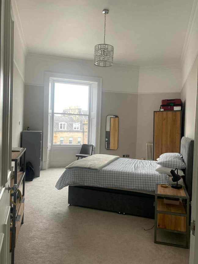 Large double room in West End  Main Photo