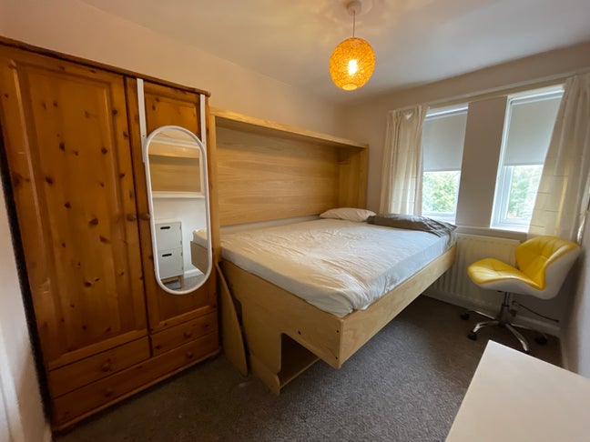 Small double bed good storage Student room  Main Photo