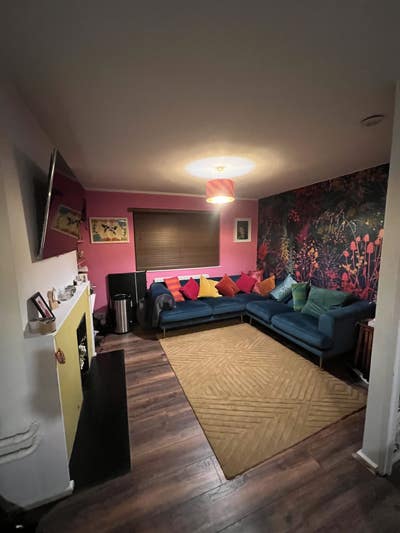 Double Room for single lodger (family home) Main Photo