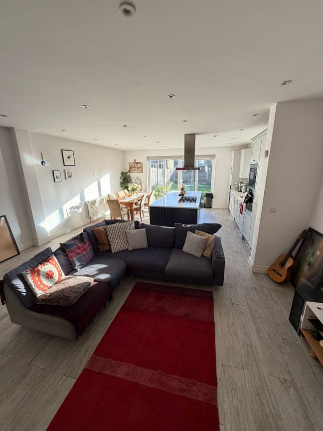 Room with massive lounge/ island kitchen Main Photo