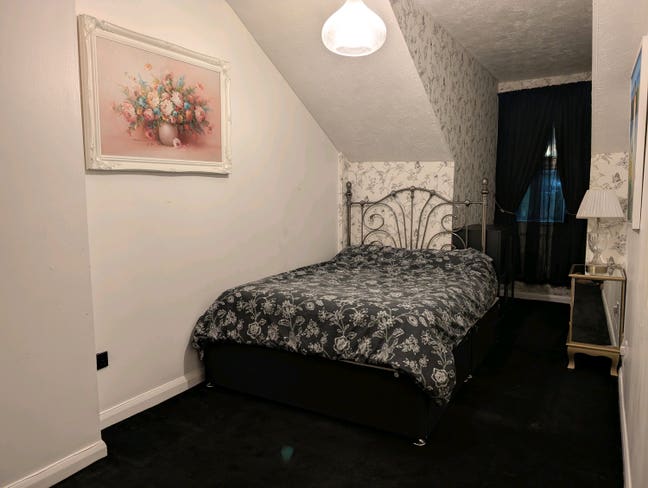 Double Room Furnished - Gated Parking Main Photo