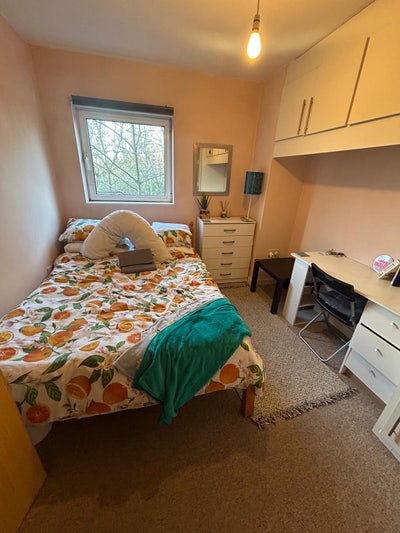 Cozy & Clean Double Room SE16 - Canada Water  Main Photo