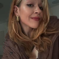 Hi!:) My name is Emma and I just turned 24 la... Main Photo