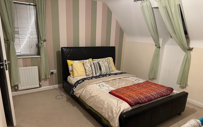 One double en-suite room available. Main Photo