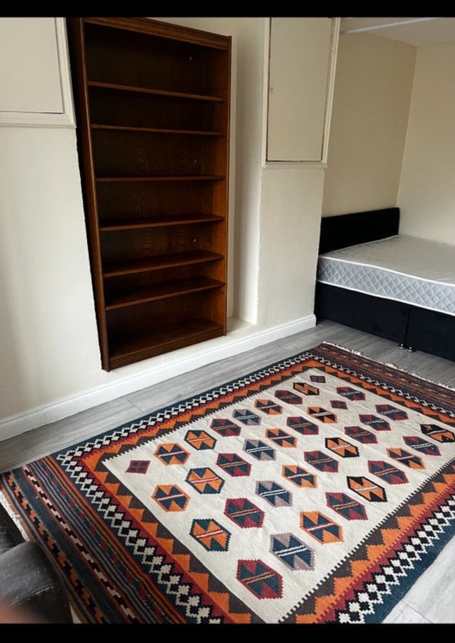 Ensuit room available  Main Photo