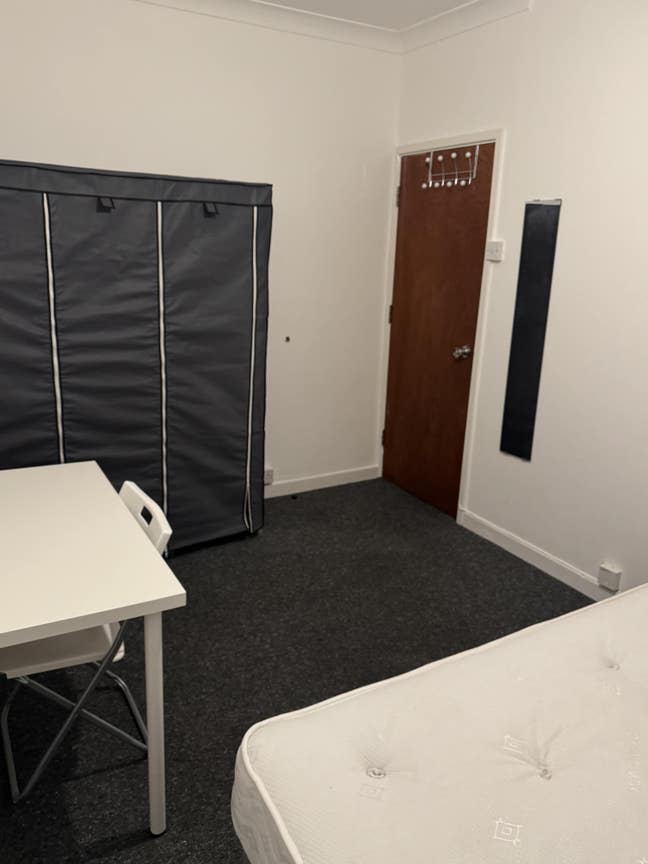 Professional & Student 5 Bed Furnished House  Main Photo