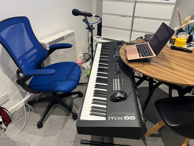 Tenant to take over Main Photo