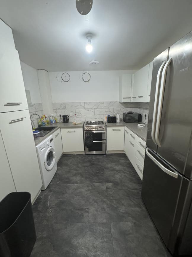 Beautiful new renovation 2 double bedroom flat Main Photo