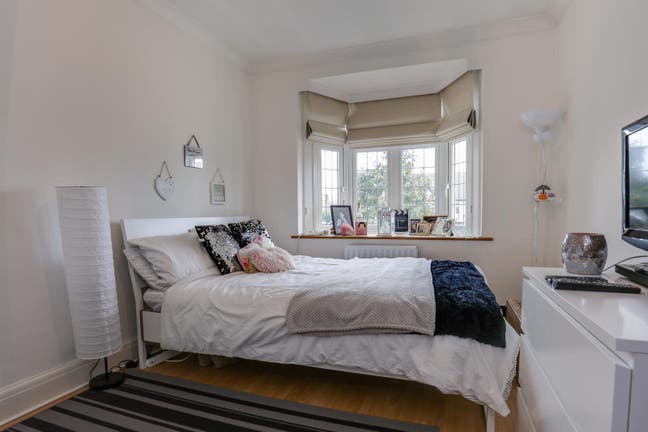 Bright Furnished Double Room – Ealing Common Main Photo