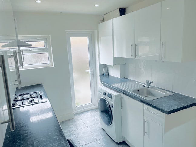 Modern 1 bedroom flat small private garden 📍RG1📍 Main Photo