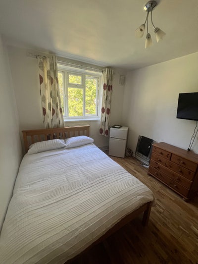 Double room close to Putney train Station- SW156DG Main Photo
