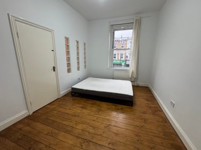 1-Bedroom Flat – Batley Place Main Photo