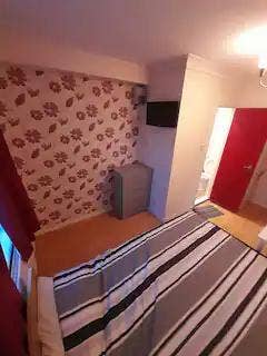 Double  Studio Ensuits  With Bills &pound;850 Main Photo