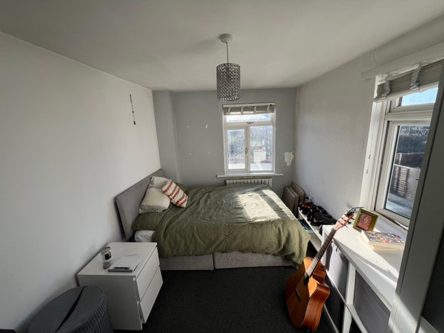 Lovely double room in social house. Main Photo