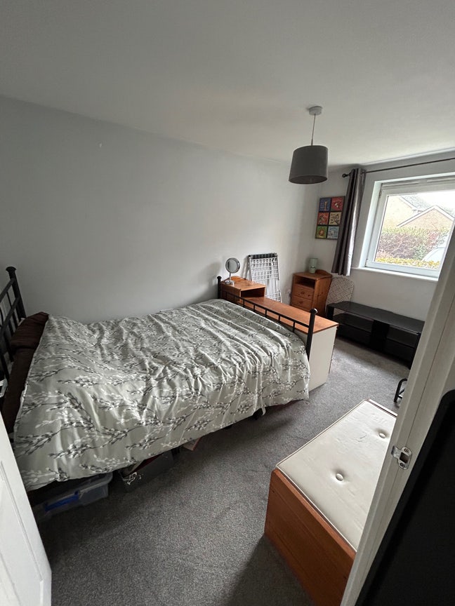 Professional woman only for double room to let Main Photo