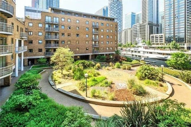 Massive Double Sinhlr Use in Central Canary Wharf Main Photo