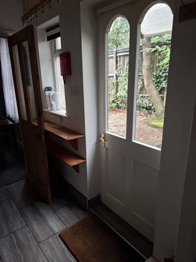 One bed furnished self-contained annexe in Ascot Main Photo