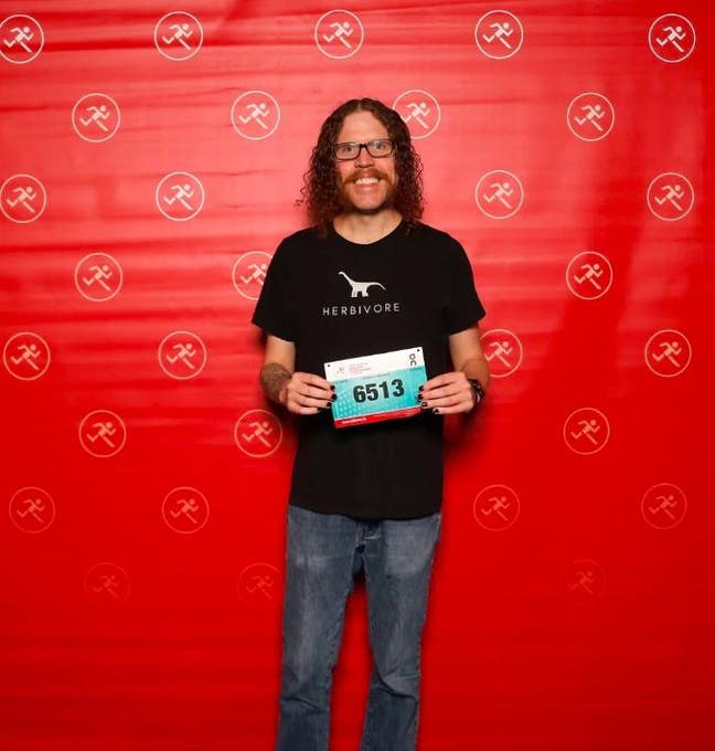 Looking for long term unfurnished room Main Photo