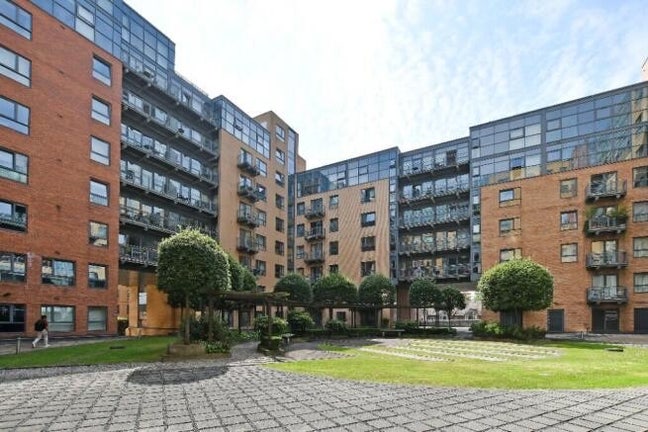 Urgent: Ensuite Flat Available from 25th January,2 Main Photo