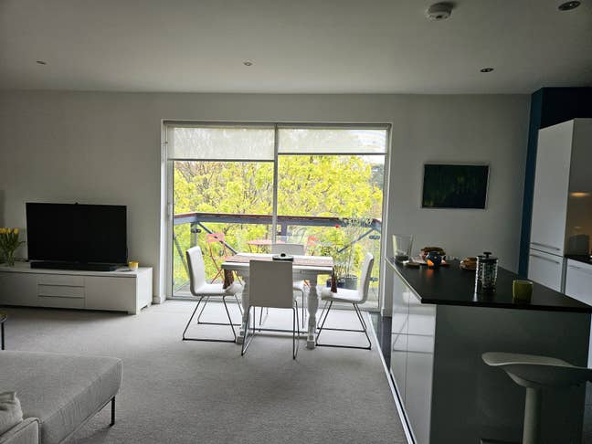 Spacious Three Bedroom Flat in Private Development Main Photo