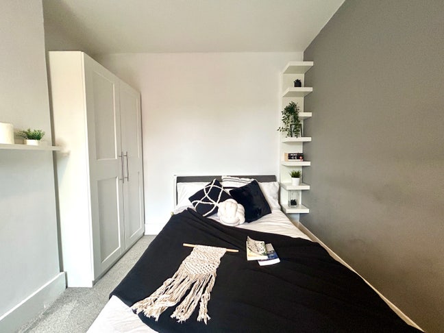 Available Now 🏡 Find Your Space in a Snug Home
 Main Photo