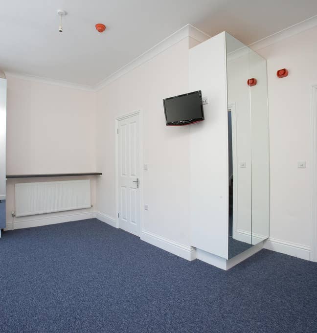 🌟 Bright Studio near White City Station Main Photo