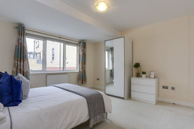 Very modern clean house moments from the station Main Photo