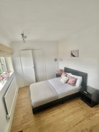Quiet double bedrooms - Staines, Ashford, Heathrow Main Photo