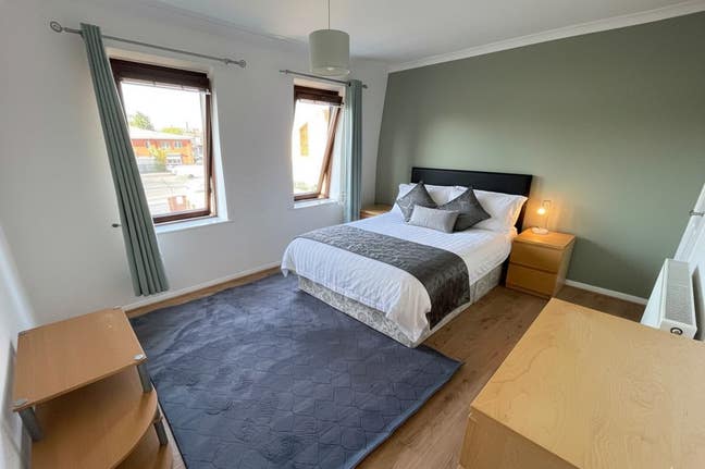 Only 3 house mates - Professional & Friendly Main Photo