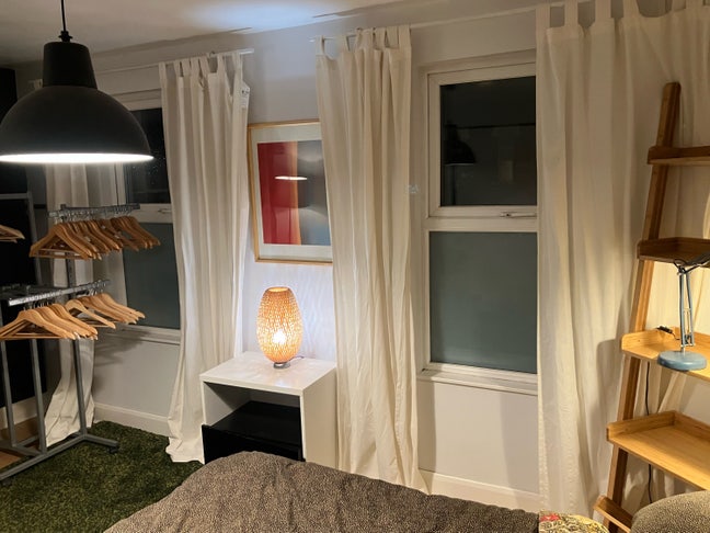 Large Double Room in cute quiet house  Main Photo