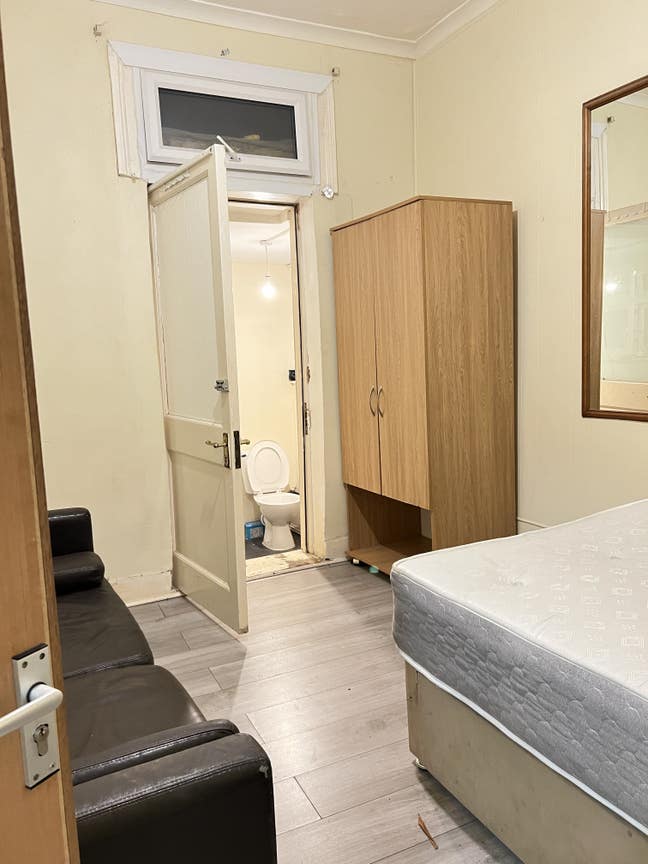 Ensuite Room Near Seven Sisters train station  Main Photo