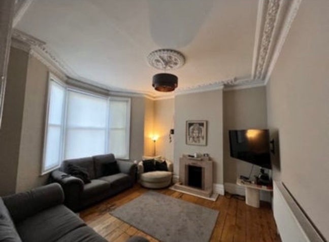 HUGE bright double room in Putney, social house Main Photo