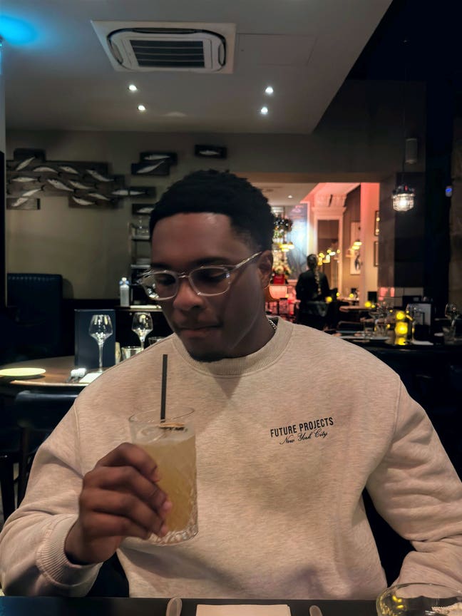 I'm looking to get a flat with someone on her... Main Photo