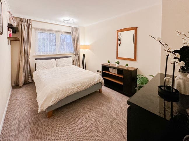 🌼Female H-Newly Refurbished Room - Westfield Main Photo