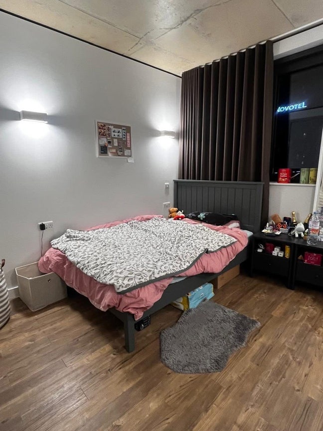 Well-furnished Ensuite room - 5 min walk from Tube Main Photo