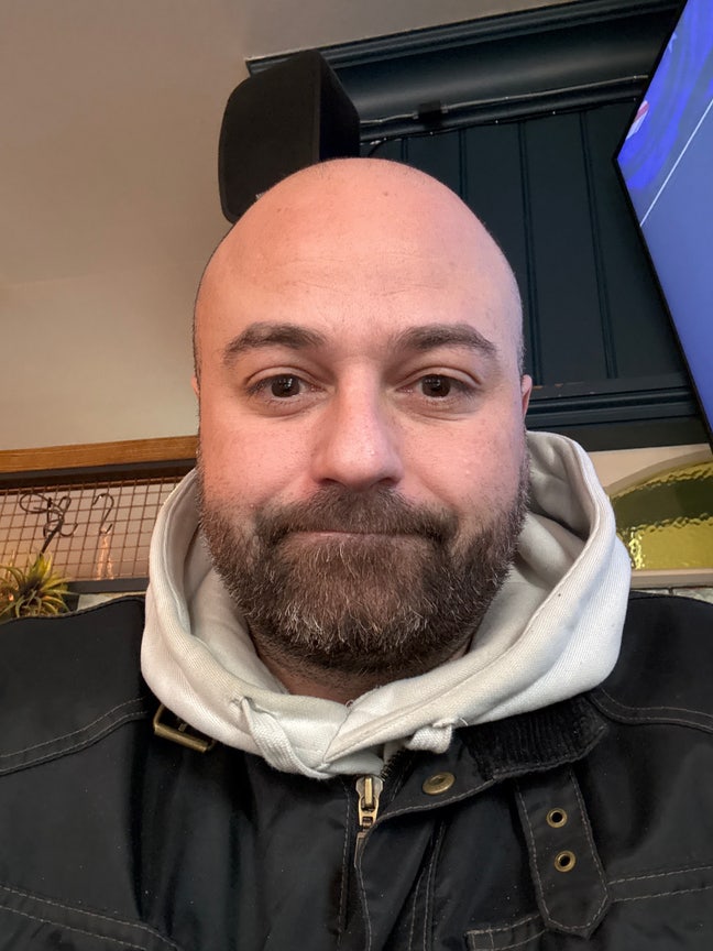 Professional Male seeks a single or double room Main Photo