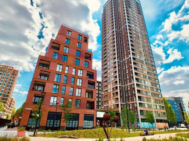 Luxury Room w. Private Balcony in 3 beds Flat, Gym Main Photo