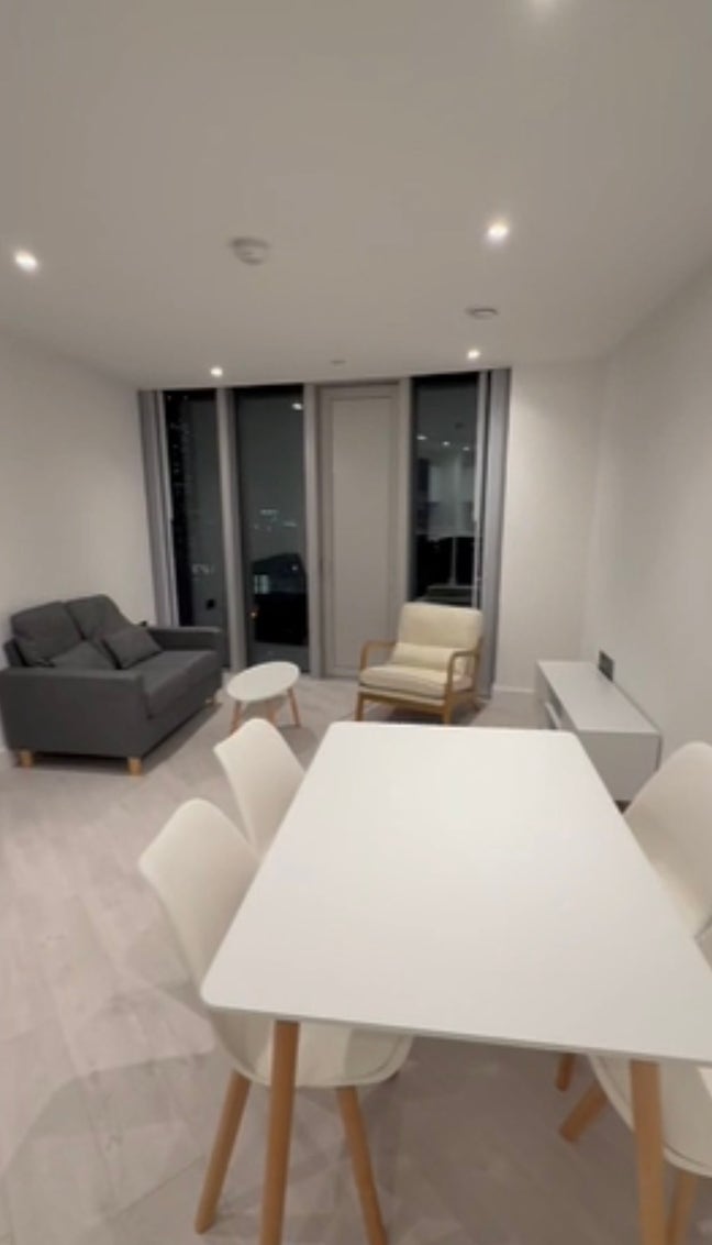 One Bed flat @ stylish Vista River Gardens on 22/F Main Photo