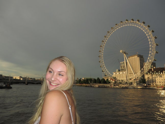 Professional looking for en suite room Main Photo